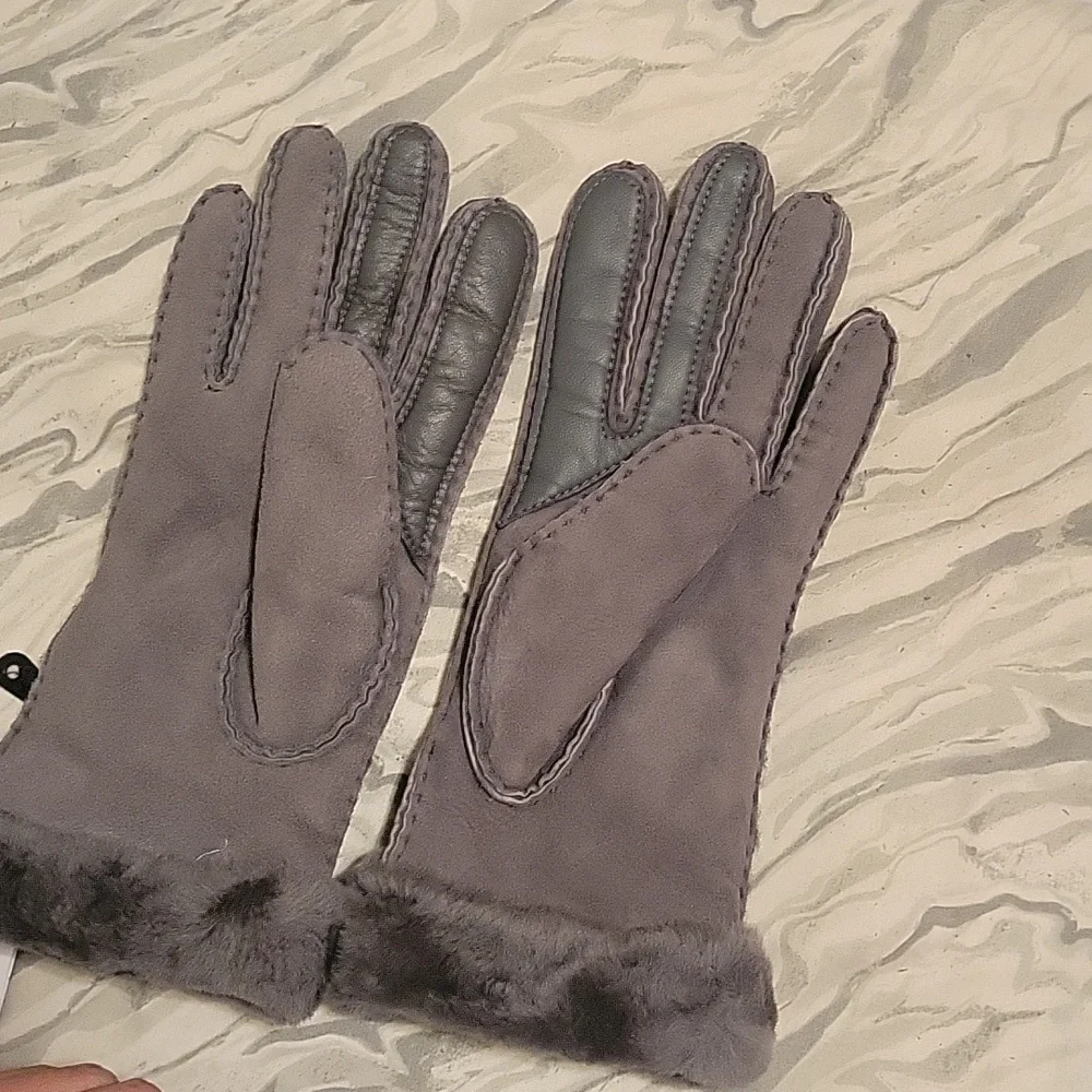Ugg Sherling Suede Tech Glove. NWT. Cold weather Outdoors Skiing Winter‎